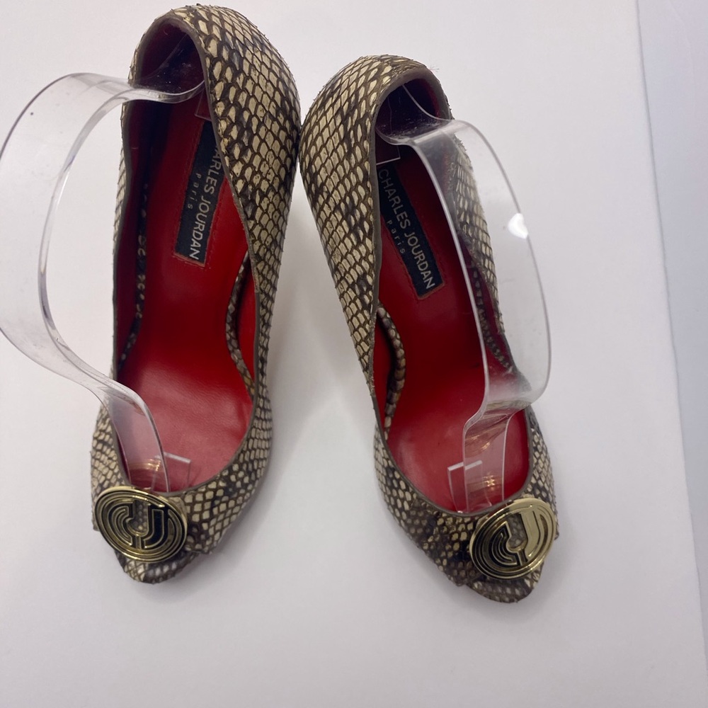 CHARLES JOURDAN WOMEN SNAKESKIN PEEP TOE HEELS W-GOLD EMBELLISHING SIZE 7